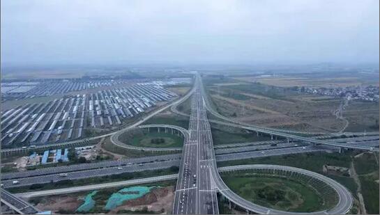 和嘉丨津石高速公路機(jī)房監(jiān)控、戶外綜合電控柜項(xiàng)目施工中 